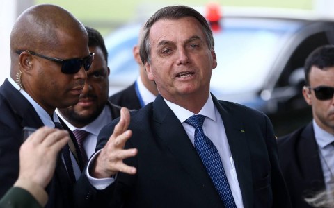 Temos que criar boi em terra indígena para reduzir preço da carne, diz Bolsonaro