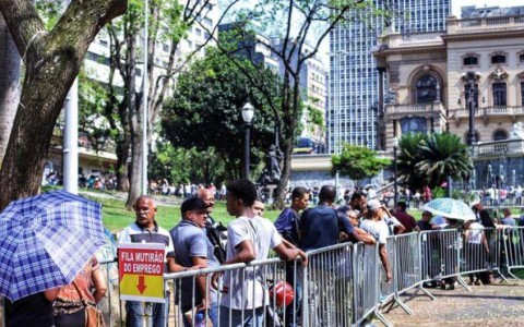 Após anos de crise, Brasil recua no ranking de desenvolvimento humano da ONU