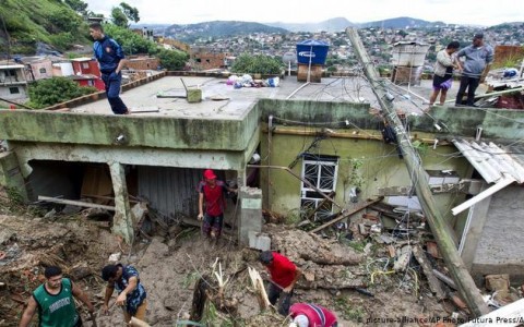 Chuvas em Minas Gerais e Espírito Santo matam ao menos 53