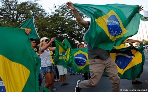 Brasil vive crise democrática, aponta estudo