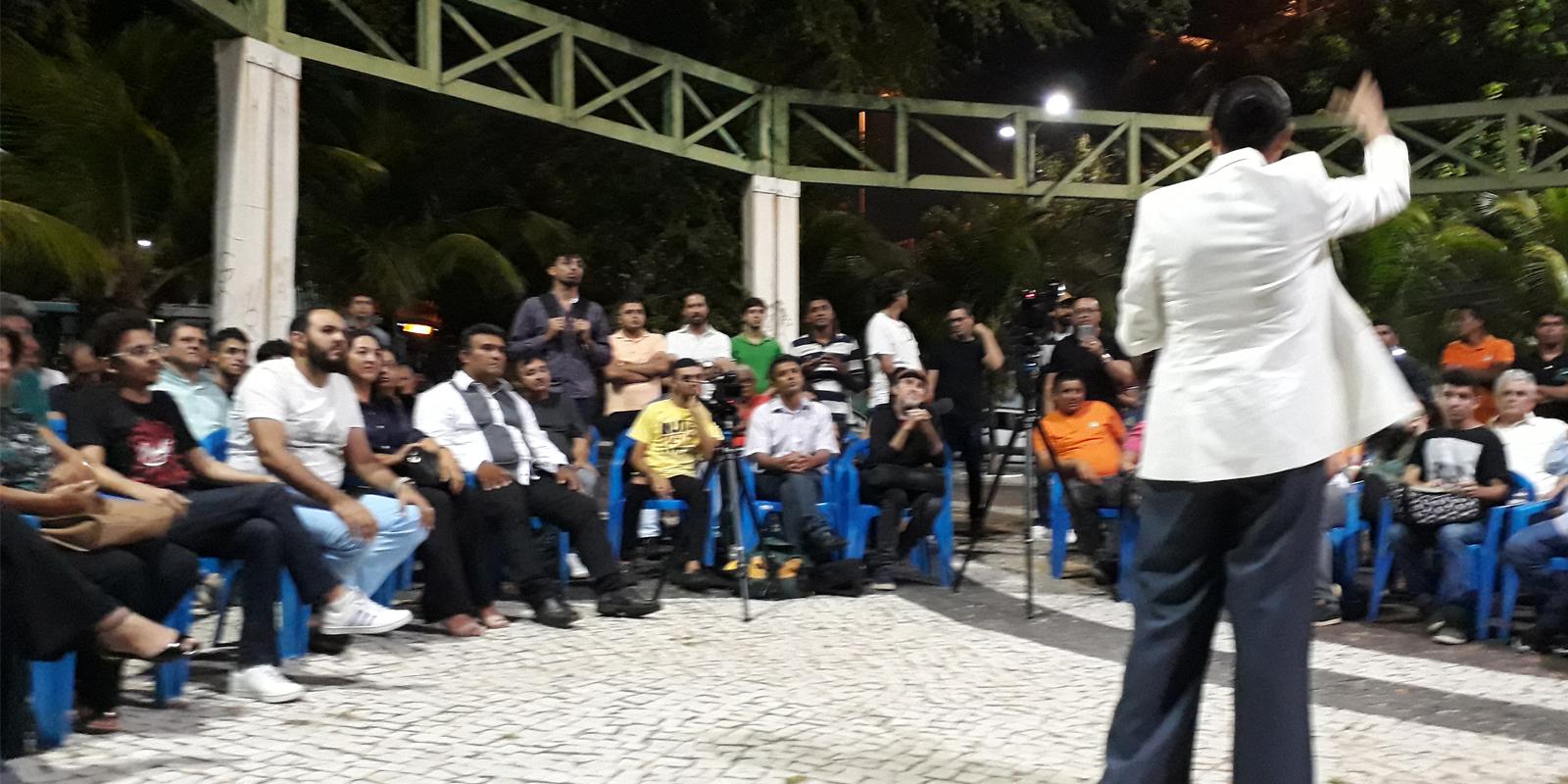 Marina Silva reúne apoiadores em Fortaleza