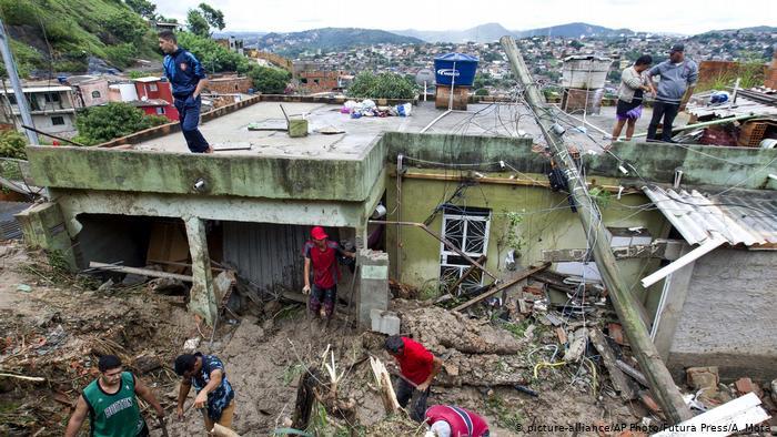 Chuvas em Minas Gerais e Espírito Santo matam ao menos 53