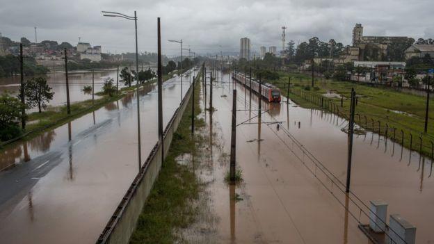 Por que a cidade de São Paulo não consegue evitar as enchentes frequentes? Por que a cidade de São Paulo não consegue evitar as enchentes frequentes?